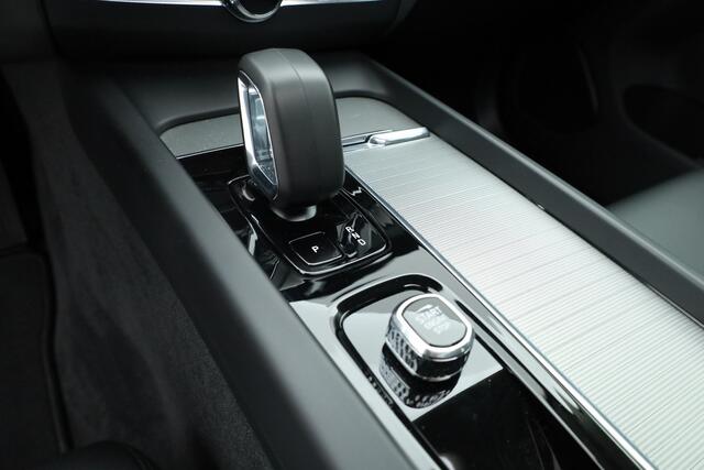 Volvo XC60 2.0 T6 Plug-in hybrid AWD Plus Dark | Pano | Elek. Trekhaak | Harman Kardon | Memory | CarPlay | Camera