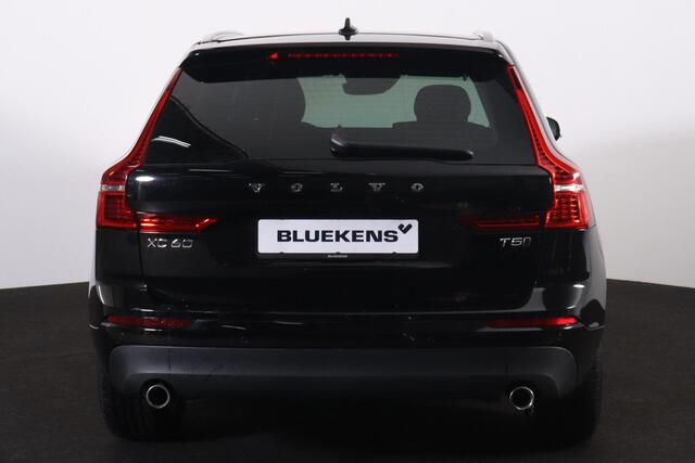 Volvo XC60 T5 AWD Inscription - IntelliSafe Surround - Parkeercamera achter - Verwarmde voorstoelen - Parkeersensoren voor & achter - Cruise control - Extra getint glas - Elektr. inklapbare trekhaak - 18' LMV