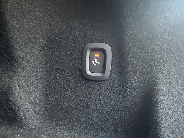 Volvo XC60 2.0 T6 Plug-in hybrid AWD Ultra Dark Display Gen. 2 / Panorama dak / Head-up display / Harman Kardon audio / Adaptieve Cruise control / Nordico bekleding / Stoel- en stuurverw./ elektr. stoelverst. / Full LED kopl. / Lederlook dashboard