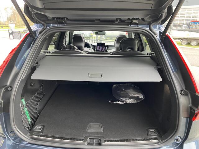 Volvo XC60 2.0 T6 Plug-in hybrid AWD Ultra Black Edition Facelift|HUD|360