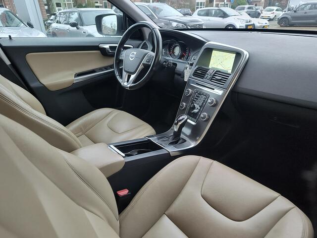 Volvo XC60 2.0 T5 FWD MOMENTUM Trekhaak | Beige leder | Elek. achterklep