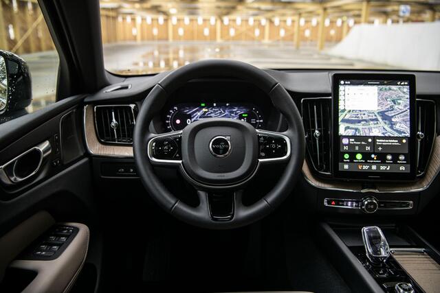 Volvo XC60 2.0 T6 Plug-in hybrid AWD Plus Dark | Premium Pack | Heico Body Kit + sportonderstel | 22" | Trekhaak| Getint Glas | Head-Up | Panodak |