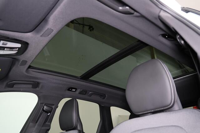 Volvo XC60 T6 Recharge AWD Plus Black Edition - Panorama/schuifdak - IntelliSafe Assist & Surround - 360º Camera - Harman/Kardon audio - Adaptieve LED koplampen - Verwarmde voorstoelen, stuur & achterbank - Parkeersensoren voor & achter - Elektr. bedienb. voorstoele