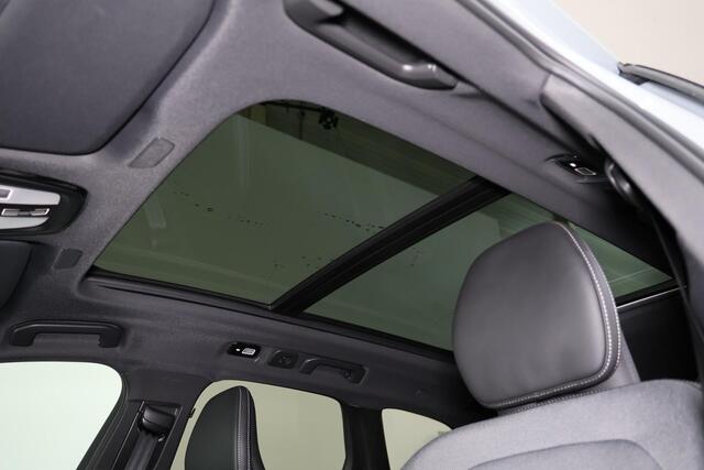 Volvo XC60 T6 Recharge AWD Ultra Black Edition - Panorama/schuifdak - IntelliSafe Assist & Surround - 360º Camera - Harman/Kardon audio - Adaptieve LED koplampen - Verwarmde voorstoelen, stuur & achterbank - Parkeersensoren voor & achter - Elektr. bedienb. voorstoel