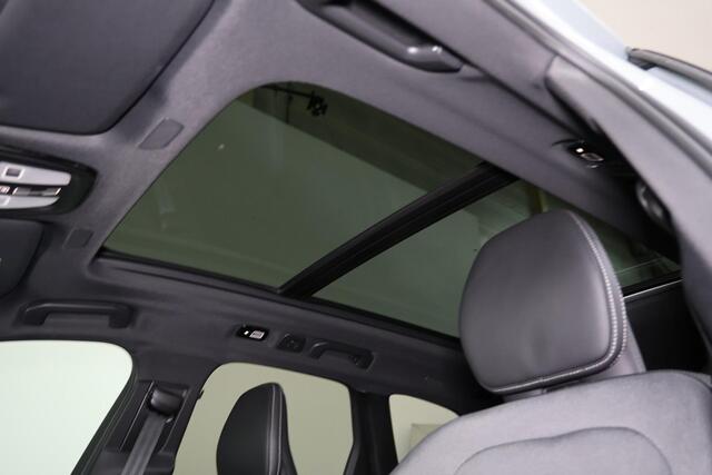 Volvo XC60 T6 Recharge AWD Plus Black Edition - Panorama/schuifdak - IntelliSafe Assist & Surround - 360º Camera - Harman/Kardon audio - Adaptieve LED koplampen - Verwarmde voorstoelen, stuur & achterbank - Parkeersensoren voor & achter - Elektr. bedienb. voorstoele