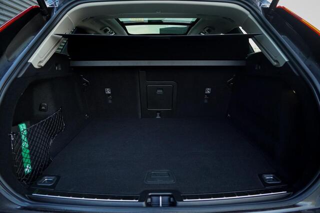 Volvo XC60 2.0 T6 Plug-in hybrid AWD Plus Dark / Pano / Harman Kardon / 20'' / Incl BTW