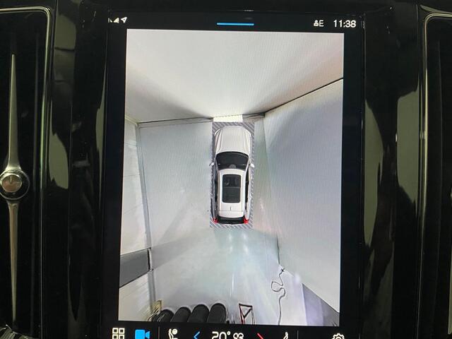 Volvo XC60 2.0 T8 Plug-in hybrid AWD Ultra Black Edition Luchtvering Panorama Trekhaak Harman Kardon 360º view 21inch Memo Stoelen Leer Apple CarPlay