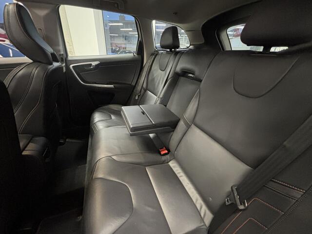 Volvo XC60 2.0 T5 FWD Ocean Race - NIEUWE APK + NIEUWE DISTRIBUTIE