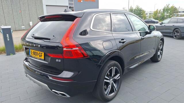 Volvo XC60 2.0 B5 Momentum Exclusive / Panoramadak / Harman Kardon / Stoelverwarming