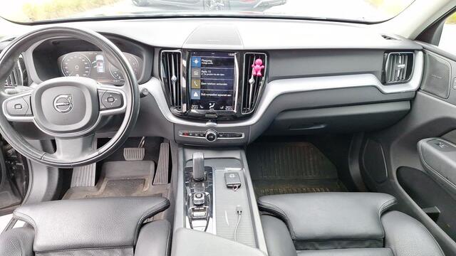 Volvo XC60 2.0 B5 Momentum Exclusive / Panoramadak / Harman Kardon / Stoelverwarming
