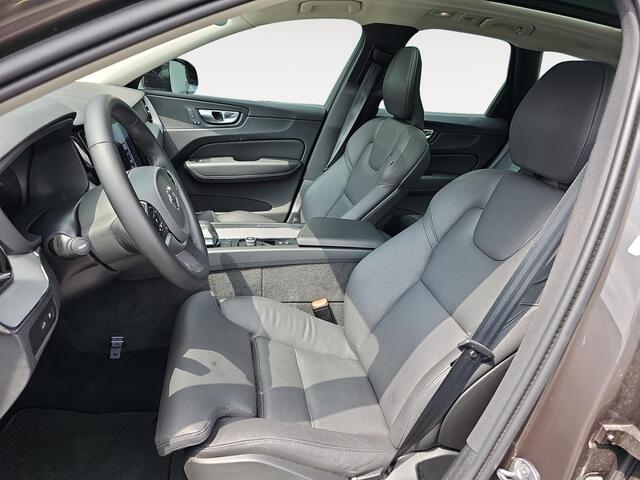 Volvo XC60 2.0 T6 Plug-in hybrid AWD Plus Dark | Trekhaak | 360 graden camera | Stoelverwarming | Panoramadak |