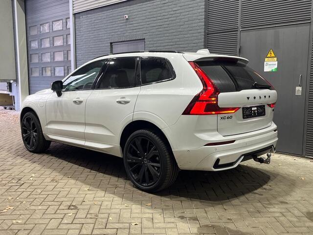 Volvo XC60 T8 Plug-in hybrid Plus Black Edition | FACELIFT | Luchtvering | Bowers&Wilkins | Massage | Trekhaak | Head-Up