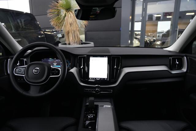 Volvo XC60 2.0 T8 Plug-in hybrid AWD Plus Dark 455pk Panoramadak/HarmanKardon/Camera