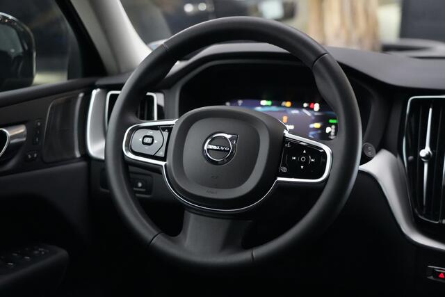 Volvo XC60 2.0 T8 Plug-in hybrid AWD Plus Dark 455pk Panoramadak/HarmanKardon/Camera