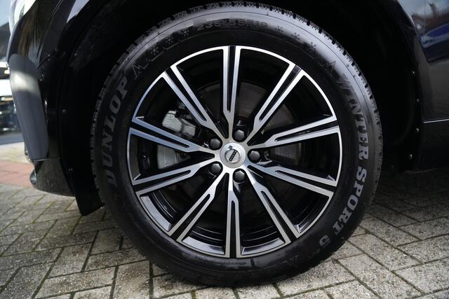 Volvo XC60 2.0 T8 Plug-in hybrid AWD Plus Dark 455pk Panoramadak/HarmanKardon/Camera
