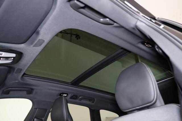 Volvo XC60 T8 Recharge AWD Ultra Black Edition - Luchtvering - Panorama/schuifdak - IntelliSafe Assist & Surround - 360º Camera - Harman/Kardon audio - Adaptieve LED koplampen - Verwarmde voorstoelen, stuur & achterbank - Parkeersensoren voor & achter - Elektr. bedi