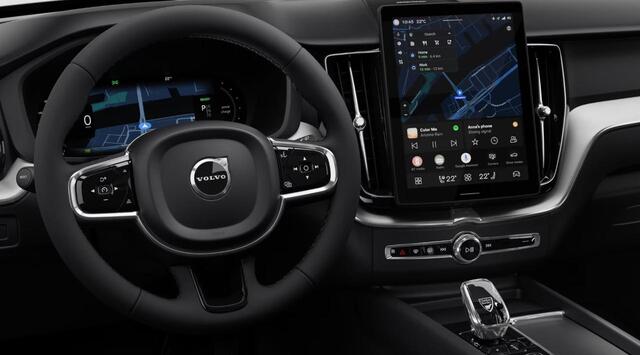 Volvo XC60 2.0 T6 Plug-in hybrid AWD Plus Black Edition | Panoramadak | Head-Up Display | Visual Park Assist | 22" | Luchtvering | Getint Glas | Adaptive Cruise |