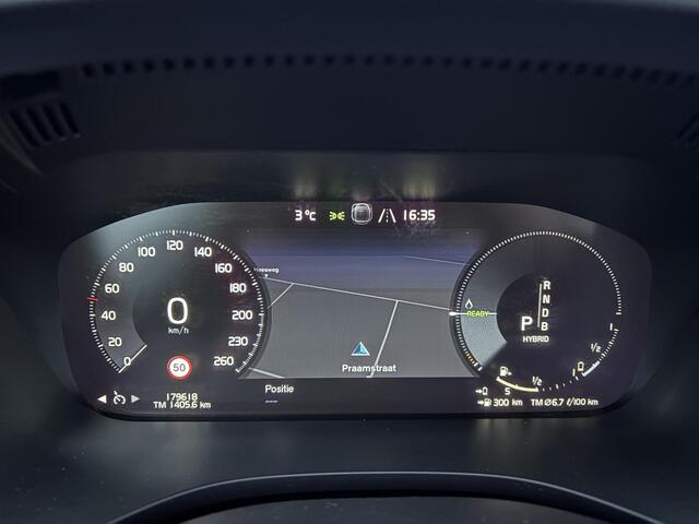 Volvo XC60 2.0 T8 Twin Engine AWD Momentum | Luchtvering | Trekhaak | Carplay/android auto | parkeersensoren V+A | Leder | Schuif/kantel panoramadak |