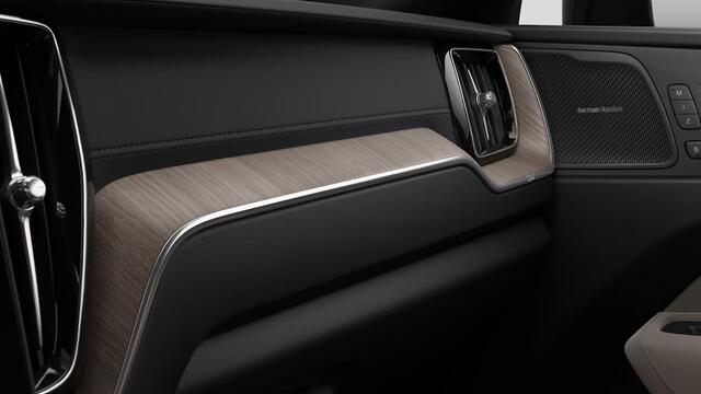 Volvo XC60 T6 Plug-in hybrid AWD Ultra Dark | 21" 5-V Spoke Black Diamond | Luchtvering | Extra getint glas achter