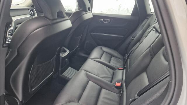 Volvo XC60 2.0 T6 Plug-in hybrid AWD Plus Dark 360 Cam | NL AUTO