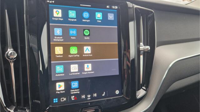 Volvo XC60 2.0 T6 Plug-in hybrid AWD Plus Dark 360 Cam | NL AUTO