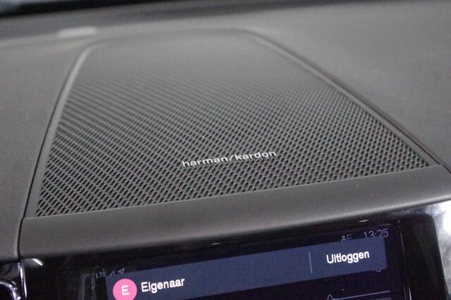 Volvo XC60 2.0 T8 Plug-in Hybrid 456 PK AWD Ultimate Bright, Long Range, Panoramadak, Wol Interieur, Trekhaak, 360 Camera,