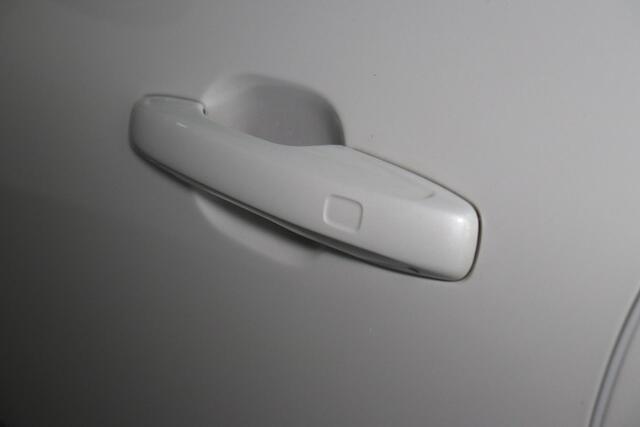 Volvo XC60 T8 Recharge AWD Ultimate Dark - Panorama/schuifdak - IntelliSafe Assist & Surround - 360º Camera - Verwarmde voorstoelen, stuur & achterbank - Parkeersensoren voor & achter - Elektr. bedienb. voorstoelen met geheugen - Draadloze tel. lader - Head up displ