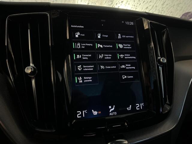 Volvo XC60 2.0 T8 Twin Engine AWD R-Design | Adaptieve Cruise Control | Luchtvering | Trekhaak | 21" Velgen | Panorama dak | Elektrische achterklep | Stoelverwarming | Adaptieve koplampen |