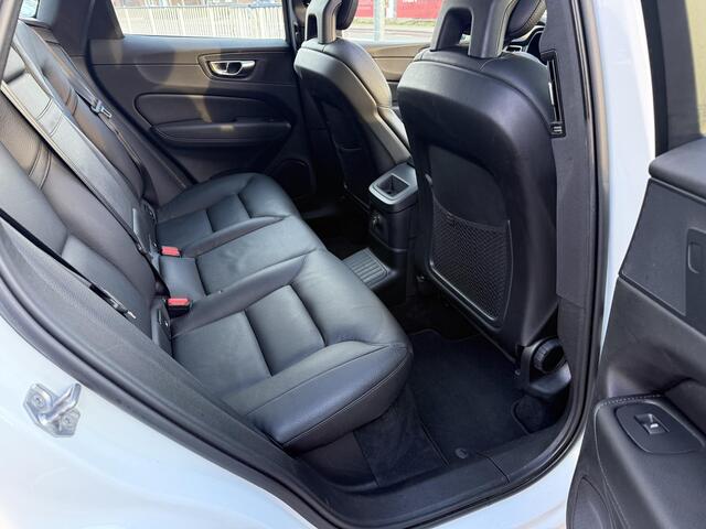 Volvo XC60 2.0 T8 407 pk AWD Luchtvering, Panoramadak
