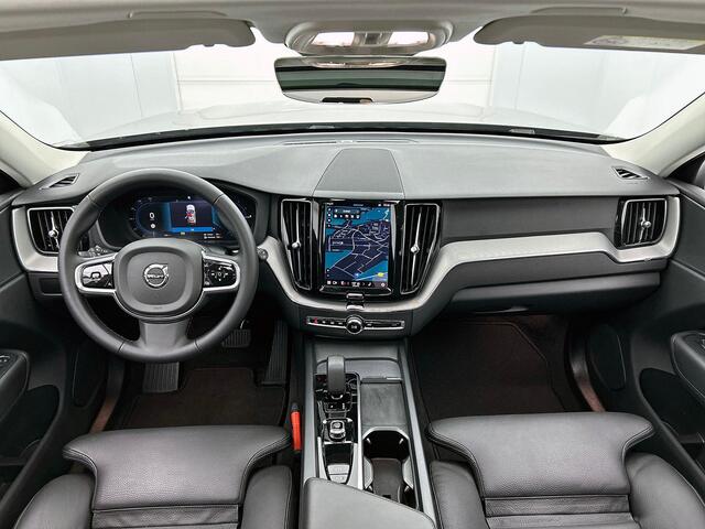 Volvo XC60 T6 Recharge AWD Plus Dark - Panorama/schuifdak - IntelliSafe Assist & Surround - 360º Camera - Verwarmde voorstoelen, stuur & achterbank - Parkeersensoren voor & achter - Elektr. bedienb. voorstoelen met geheugen - Draadloze tel. lader - Elektr. inklapbar