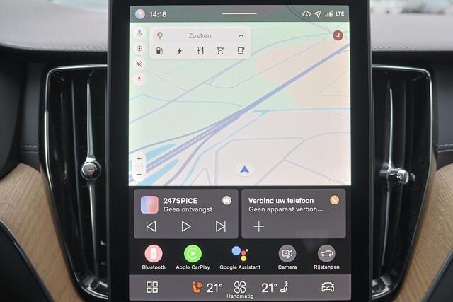 Volvo XC60 T6 Recharge AWD Ultra Dark - Panorama/schuifdak - IntelliSafe Assist & Surround - 360º Camera - Harman/Kardon audio - Adaptieve LED koplampen - Verwarmde voorstoelen, stuur & achterbank - Parkeersensoren voor & achter - Elektr. bedienb. voorstoelen met ge