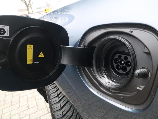 Volvo XC60 2.0 T6 Plug-in hybrid AWD Plus Dark | 360-camera | Schuif/kantel dak | Trekhaak |