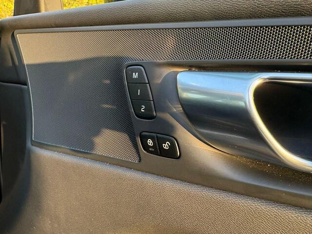 Volvo XC60 2.0 T6 Plug-in hybrid AWD Plus Dark | Panoramadak | Trekhaak | 360 Camera | Stoel & Stuur Verwarming |