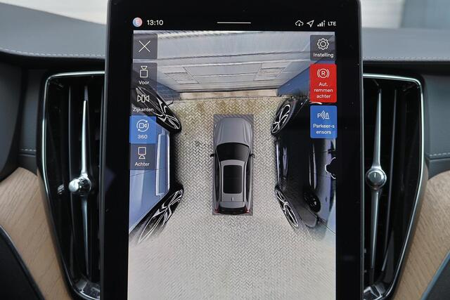 Volvo XC60 T6 Recharge AWD Ultra Dark - Luchtvering - Panorama/schuifdak - IntelliSafe Assist & Surround - 360º Camera - Harman/Kardon audio - Adaptieve LED koplampen - Verwarmde voorstoelen, stuur & achterbank - Parkeersensoren voor & achter - Elektr. bedienb. voor
