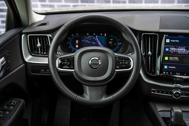 Volvo XC60 2.0 T6 Plug-in hybrid AWD Plus Dark | 360 Camera | Schuif-/Kanteldak | Stoel-/Stuurverwarming | Adaptieve Cruise Control | Trekhaak |