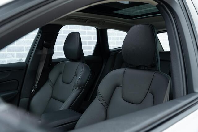 Volvo XC60 2.0 T6 Plug-in hybrid AWD Plus Dark | Adaptive Cruise Control | Elek. Verst. Voorstoelen | Keyless | Stoel-/Stuurverwarming | 360 Camera | Schuif-/Kanteldak