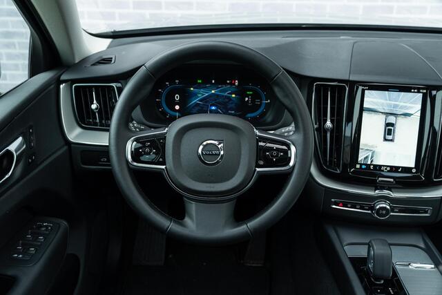 Volvo XC60 2.0 T6 Plug-in hybrid AWD Plus Dark | Adaptive Cruise Control | Elek. Verst. Voorstoelen | Keyless | Stoel-/Stuurverwarming | 360 Camera | Schuif-/Kanteldak