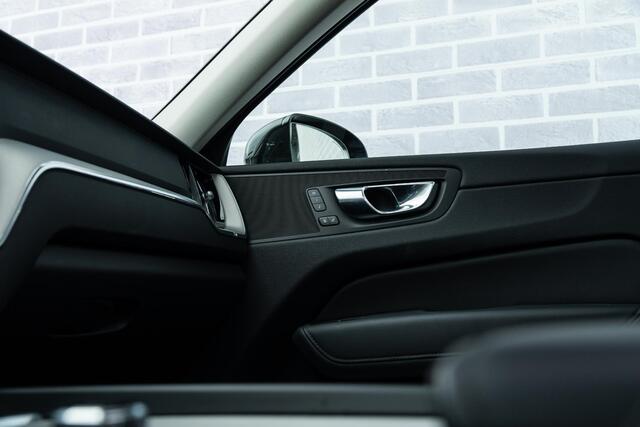 Volvo XC60 2.0 T6 Plug-in hybrid AWD Plus Dark | Adaptive Cruise Control | Elek. Verst. Voorstoelen | Keyless | Stoel-/Stuurverwarming | 360 Camera | Schuif-/Kanteldak