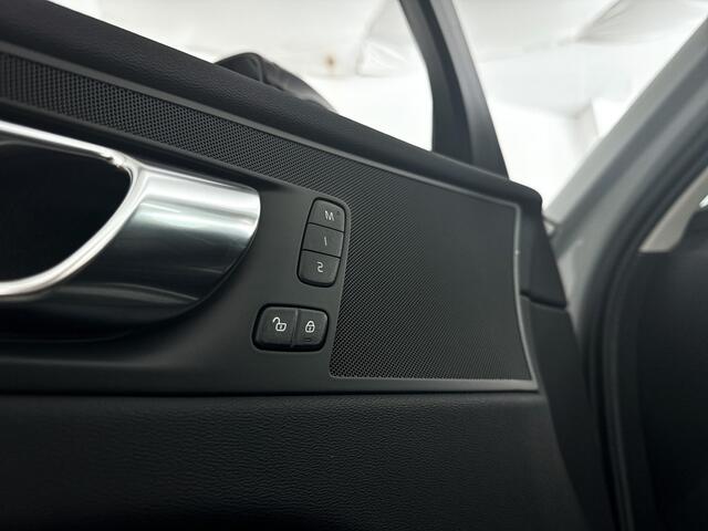 Volvo XC60 T6 Plug-in hybrid AWD Plus Dark | Panoramadak | 360° camera | Stoel- en Stuurverwarming | Trekhaak