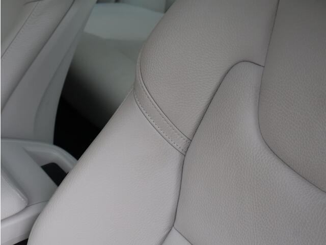 Volvo XC60 Recharge T6 AWD Business Pro | Pilot assist | BLIS | Stoel- stuurverwarming