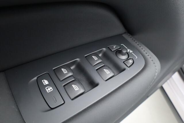 Volvo XC60 2.0 T8 Plug-in hybrid AWD Plus Dark | Luchtvering | Pano | Dig. Cockpit | Bowers/Wilkens | Bliss | HUD | Ventilatie | Stuur-Stoelverw. | 360*+PDC | Elek. Klep | 21'' V