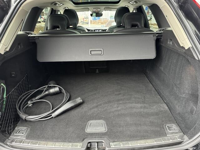 Volvo XC60 R Design Recharge Plug-In Hybrid AWD