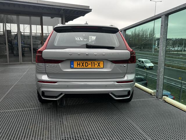 Volvo XC60 2.0 T6 Plug-in hybrid AWD Ultra Dark 360gr. Parkeer camera, Harman-Kardon Premium audio, Full led, Verwarmde stoelen 4X + stuur, Trekhaak semi elektrisch, Head-up display.