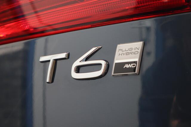 Volvo XC60 2.0 T6 Plug-in hybrid AWD Ultra Dark | 360 Camera | Luchtvering | Head-up display | Schuif / kanteldak |