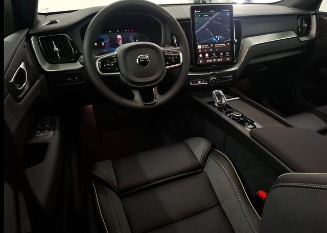 Volvo XC60 2.0 T8 Plug-in Hybrid AWD Plus Black Edition | PHEV | Panoramadak | Achteruitrijcamera | Harman Kardon Audio | Lichtmetalen Velgen 21 inch | Sportstoelen | Keyless Entry | Stuur- / Stoelverwarming | Keyless | Navigatie | Apple Carplay | Android Auto