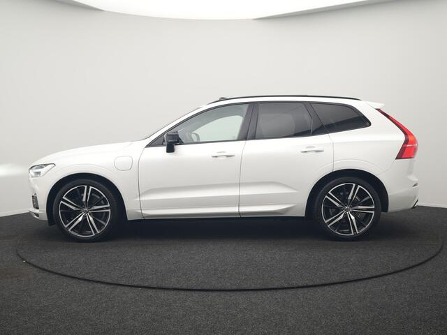 Volvo XC60 Recharge T8 AWD R-Design Plug In Hybrid 391pk Dealer O.H. PHEV | Panodak | Luchtvering | Head Up | Camera | Harman & Kardon | Sportstoelen Memory & Verwarmd | 21"L.M | Apple Carplay | Keyless | Blis | Virtual | Navigatie | DAB |