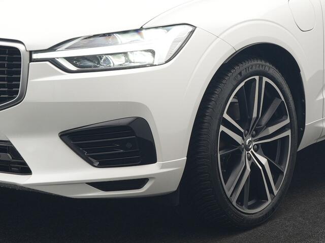 Volvo XC60 Recharge T8 AWD R-Design Plug In Hybrid 391pk Dealer O.H. PHEV | Panodak | Luchtvering | Head Up | Camera | Harman & Kardon | Sportstoelen Memory & Verwarmd | 21"L.M | Apple Carplay | Keyless | Blis | Virtual | Navigatie | DAB |