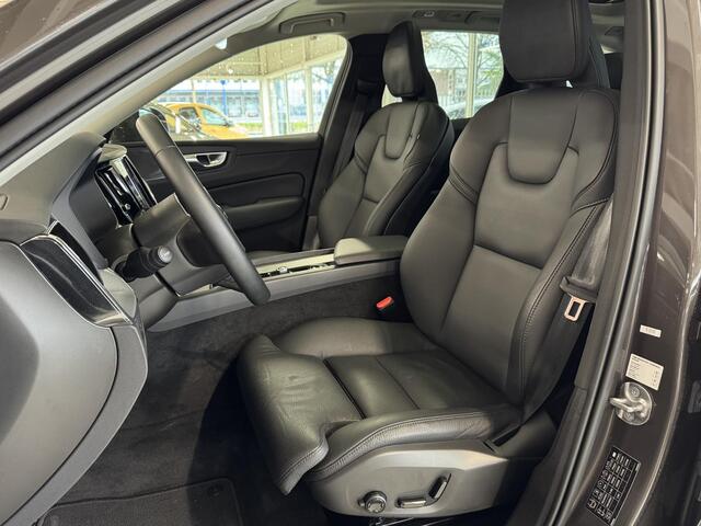 Volvo XC60 2.0 T8 Plug-in hybrid AWD Plus Dark | Pano | Navi | Stoel / Stuurwiel Verwarmd | Camera | ACC | Clima | Lm velgen ( Vestiging - Nieuwegein )