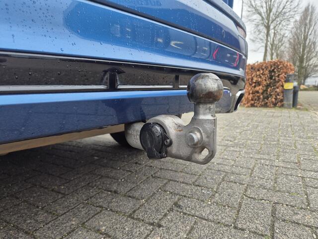 Volvo XC60 2.0 T8 Twin Engine AWD R-Design Luchtvering/Panodak/Trekhaak etc.