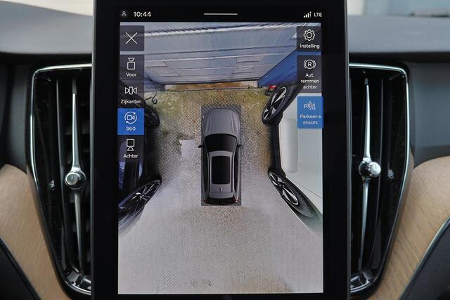 Volvo XC60 T6 Recharge AWD Plus Bright - Panorama/schuifdak - IntelliSafe Assist & Surround - 360º Camera - Harman/Kardon audio - Adaptieve LED koplampen - Verwarmde voorstoelen, stuur & achterbank - Parkeersensoren voor & achter - Elektr. bedienb. voorstoelen met g